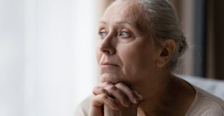 18 Relationship Regrets Older Women Reflect On The Most