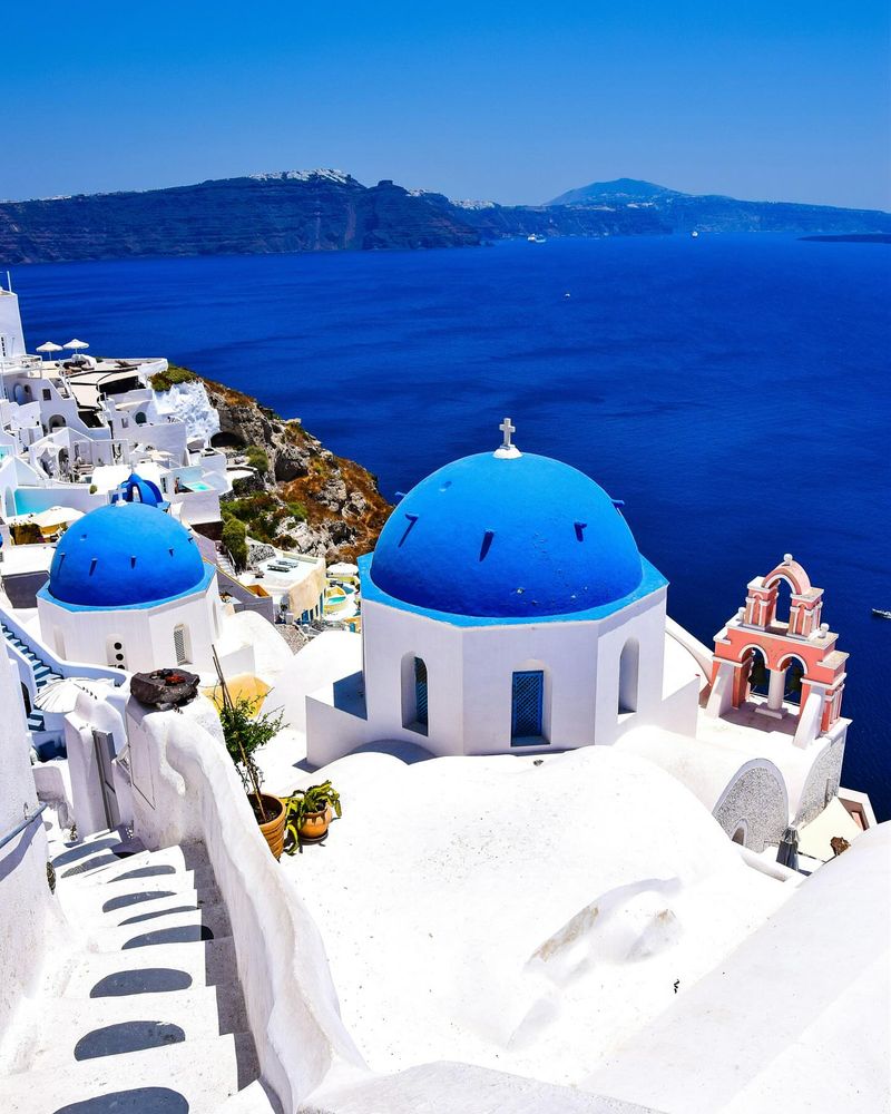 Libra: Santorini, Greece